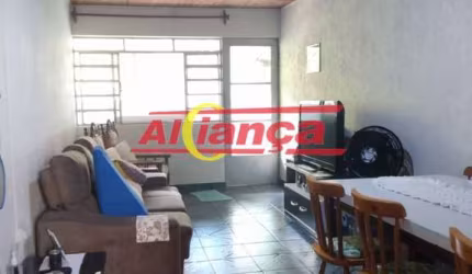 Casa Bem arejada com otima localização .