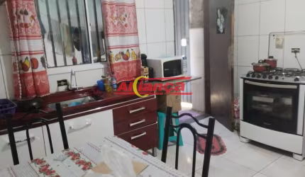 Casa térrea bem localizada !!