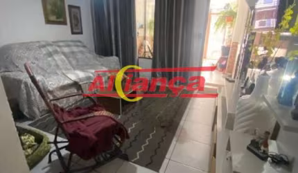 SOBRADO com 2 quartos, 1 banheiro, 1 sala, 1 vaga para carro. Jardim América - Guarulhos - SP