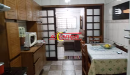 Linda Casa no Jardim Paraventi, com 2 quartos, 03 vagas na garagem, com 133m2