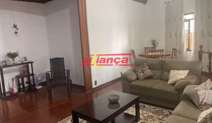 CASA PRÓXIMA AO CENTRO DE GUARULHOS COM 06 DORMITÓRIOS