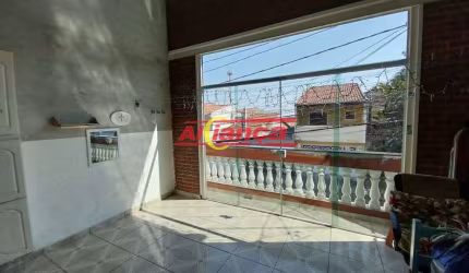 Casa assobradada, 3 dormitórios, 2 banheiros, 1 vaga no Continental II - Guarulhos