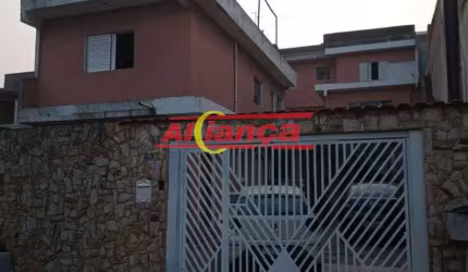 Sobrado com mais 2 casas, terreno 10x25, a 300 metros do Shopping Bomsucesso