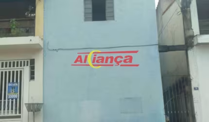 CASA  COM 5PEQUENAS PARA LOCAÇÃO