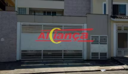 Sobrado à Venda com 330 m² - Jardim City, Guarulhos - 3 suítes, 5 vagas e edícula