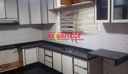 Sobrado à Venda com 3 Dormitórios (1 Suíte), 2 Vagas Cobertas e Churrasqueira!