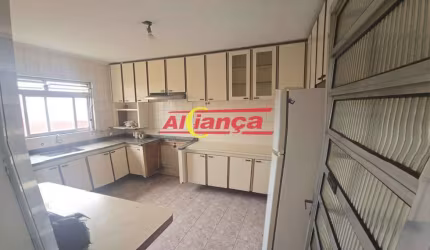 Casa estilo edícula com excelente espaço externo