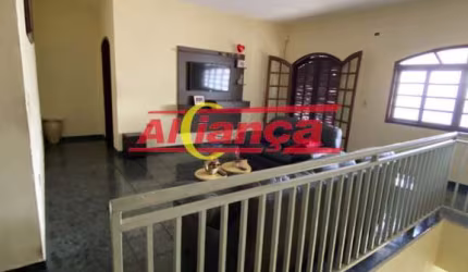 Oportunidade Única no Paraventi: Imóvel com Duas Casas e Salão Comercial!