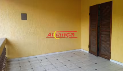 Sobrado vago com 03 quartos sendo 1 suíte, 02 vagas , cozinha planejada, ampla área de lazer, excele