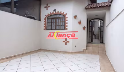 Sobrado com 03 dorm, suite, 02 vagas Proximo ao Shopping Maia