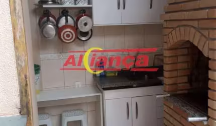 SOBRADO EM CONDOMINIO FECHADO.