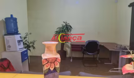 **Oportunidade Única: Sobrado Comercial no Jardim Moreira - Guarulhos**