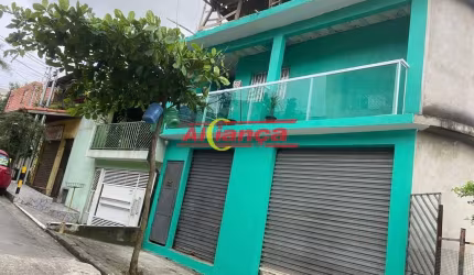 CASA ASSOBRADADA COM SALOES COMERCIAIS