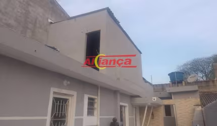CASA TERREA COM 2 DORMITORIOS 1 BNHEIRO CASA PRINCIPAL E 2 COMODOS NO FUNDO COM 1 BANHEIRO E EDICULA