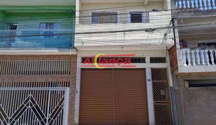 Casa assobradada com 02 quartos, 02 salas, cozinha, 02 banheiros, 04 vagas com Escritura Registrada.