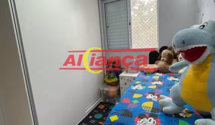 Apartamento de 2 dormitórios, todo decorado com móveis planejados e 1 vaga de garagem.