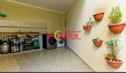 SOBRADO 3 SUÍTES PROX AO METRÔ