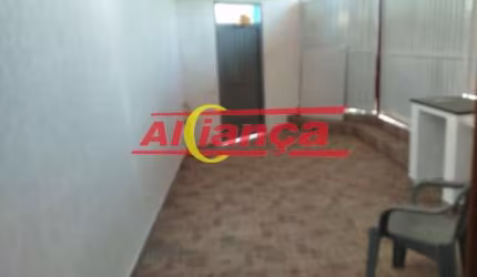 Casa 2 Dormitórios , Mobiliada com amplo quintal