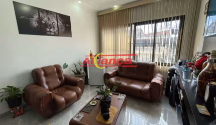 Linda casa assobradada ao lado do Shopping Maia