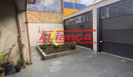 Casa Térrea no Tatuapé: 3 dormitórios, 1 suíte, 5 vagas e quintal. Próxima ao Metrô e parques!