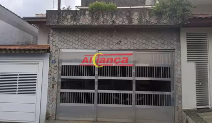 Sobrado á venda no Parque Continental 2, com 03 dormitórios sendo 01 suíte, 02 vagas, edícula,