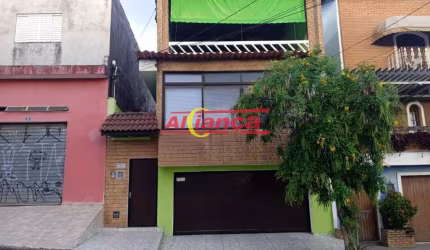 CASA ASSOBRADADA , COM ÓTIMO ACABAMENTO, 2 DORMITÓRIOS AMPLOS, SALA EM 2 AMBIENTES, COZINHA ESPAÇOSA