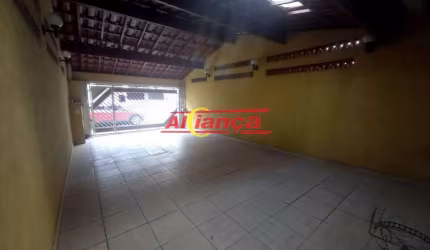Sobrado 300m²  à venda,  com 3 dormitórios sendo1 suíte;  4 vagas; salão de festas no Bom Clima