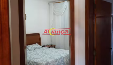 Casa ampla, 3 dormitórios, suíte com closet, área gourmet, piscina, 5 vagas, vista e pomar.