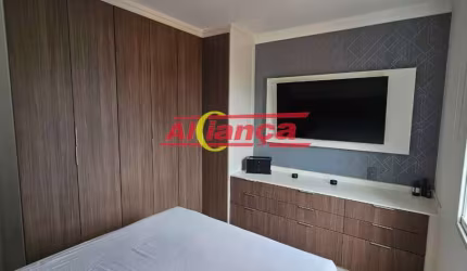 Apartamento reformado com 3 dormitórios, 1 suíte, 2 vagas, sacada envidraçada e ótima localização.