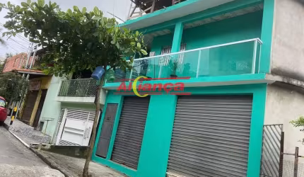 CASA ASSOBRADADA COM SALOES COMERCIAIS