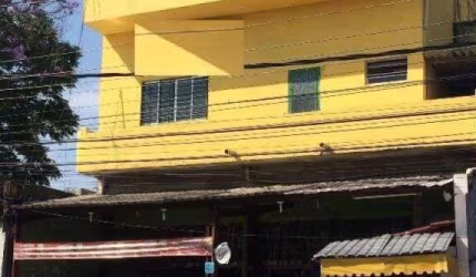 Prédio Comercial e Residencial em avenida.