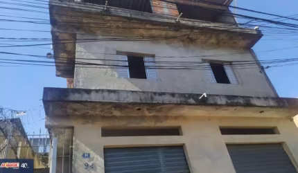 DUAS CASAS COM 1 DORMITORIO, SALA, COZINHA, BANHEIRO E AREA DE SERVIÇO.