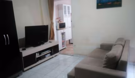 Imóvel a 4,2 km da praça 8 de dezembro, sendo 2 casas.