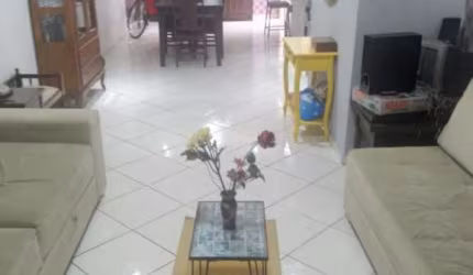 Casa 2 dormitórios Bairro Ipiranga - reformada
