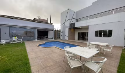 Casa com 4 suítes com 375 m² com piscina aquecida no Alto da Boa Vista.