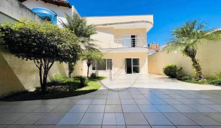 Maravilhoso sobrado com 360m² para Venda ou Locação no Bairro Jardim