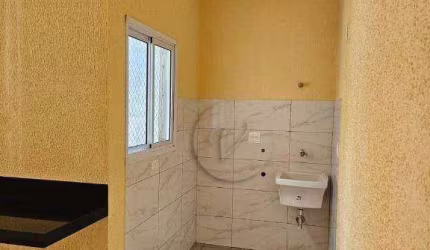 Cobertura ampla, no bairro Vila Apiaí, Santo André/SP, com 2 dormitórios, 2 suítes, 2 vagas cobertas.