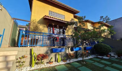 Casa com 3 dormitórios à venda, 199 m² por R$ 1.700.000,00 - Granja Viana - Carapicuíba/SP