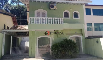 Casa com 3 dormitórios à venda, 200 m² por R$ 930.000,00 - Granja Viana - Carapicuíba/SP
