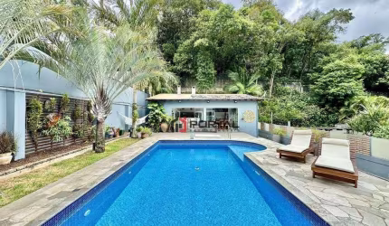 Casa com 3 dormitórios à venda, 224 m² por R$ 2.500.000,00 - Granja Viana - Jandira/SP