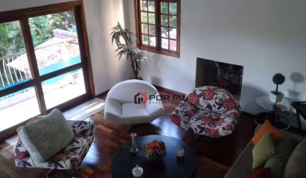 Casa com 3 dormitórios à venda, 400 m² por R$ 2.130.000,00 - Granja Viana - Carapicuíba/SP