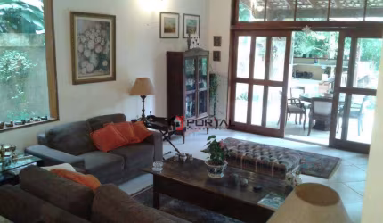 Casa com 3 dormitórios à venda, 300 m² por R$ 1.600.000,00 - Granja Viana - Carapicuíba/SP