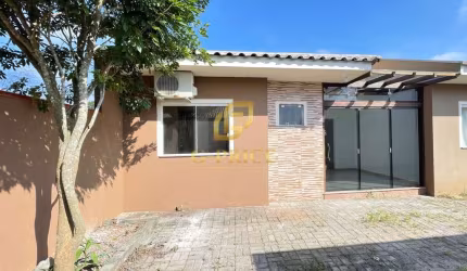 Linda Casa Recém Reformada em Condomínio Fechado à 600 mts da Praia