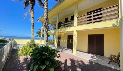Linda Casa Espaçosa com 5 Suítes e Vista para o Mar