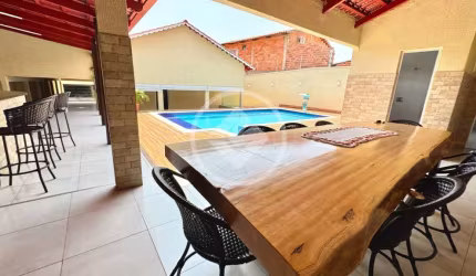 Casa em lote inteiro codigo: 110584