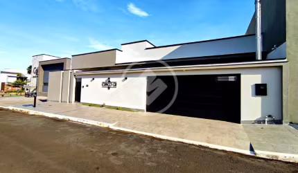 Uma casa mobiliada com 4 suites, 4 vagas de garagem com energia solar num bairro com fácil acesso para o centro de Caldas Novas! Próximo ao posto de combustivel, atacadão, parquinho. codigo: 113630