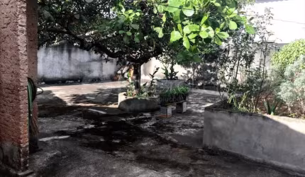 Casa com 4 quartos, lote amplo. codigo: 13588