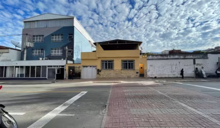 Ótima oportunidade de 3 casas em um único terreno, ideal para família ou construtor