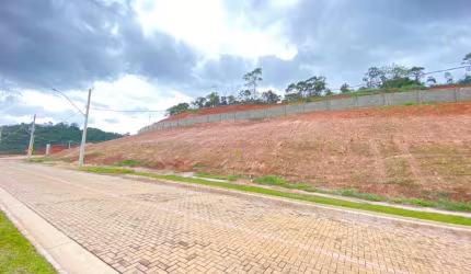 Lote no condomínio Estrela do Lago no São Pedro