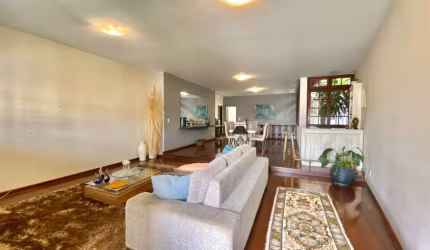 Casa de 4 quartos com perfil comercial muito bem localizada no bairro Granbery